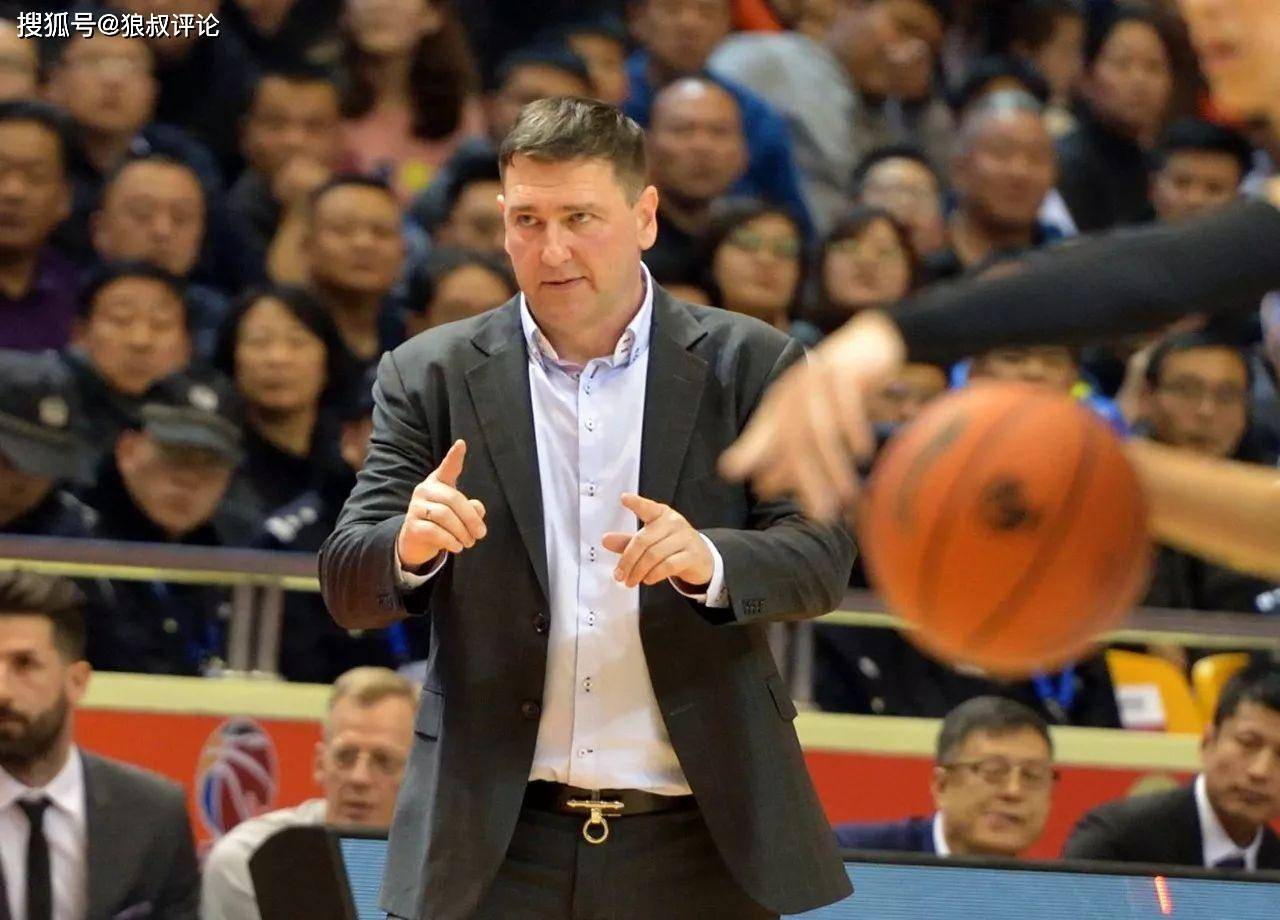 里尔内部会议纪要流出：赛后回应争议，CBA季后赛使命明确，医务组通报恢复的简单介绍