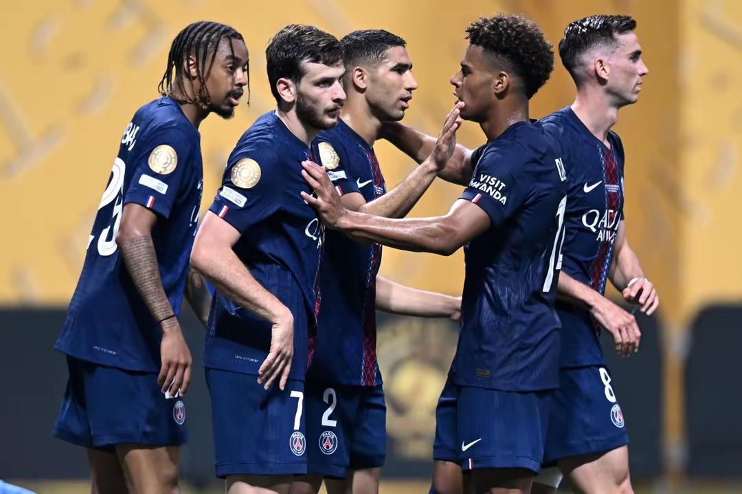 关于今夜意大利杯传出新动向；曼联状态回暖；管理层表态：震撼外界；团队化学反应显著的信息