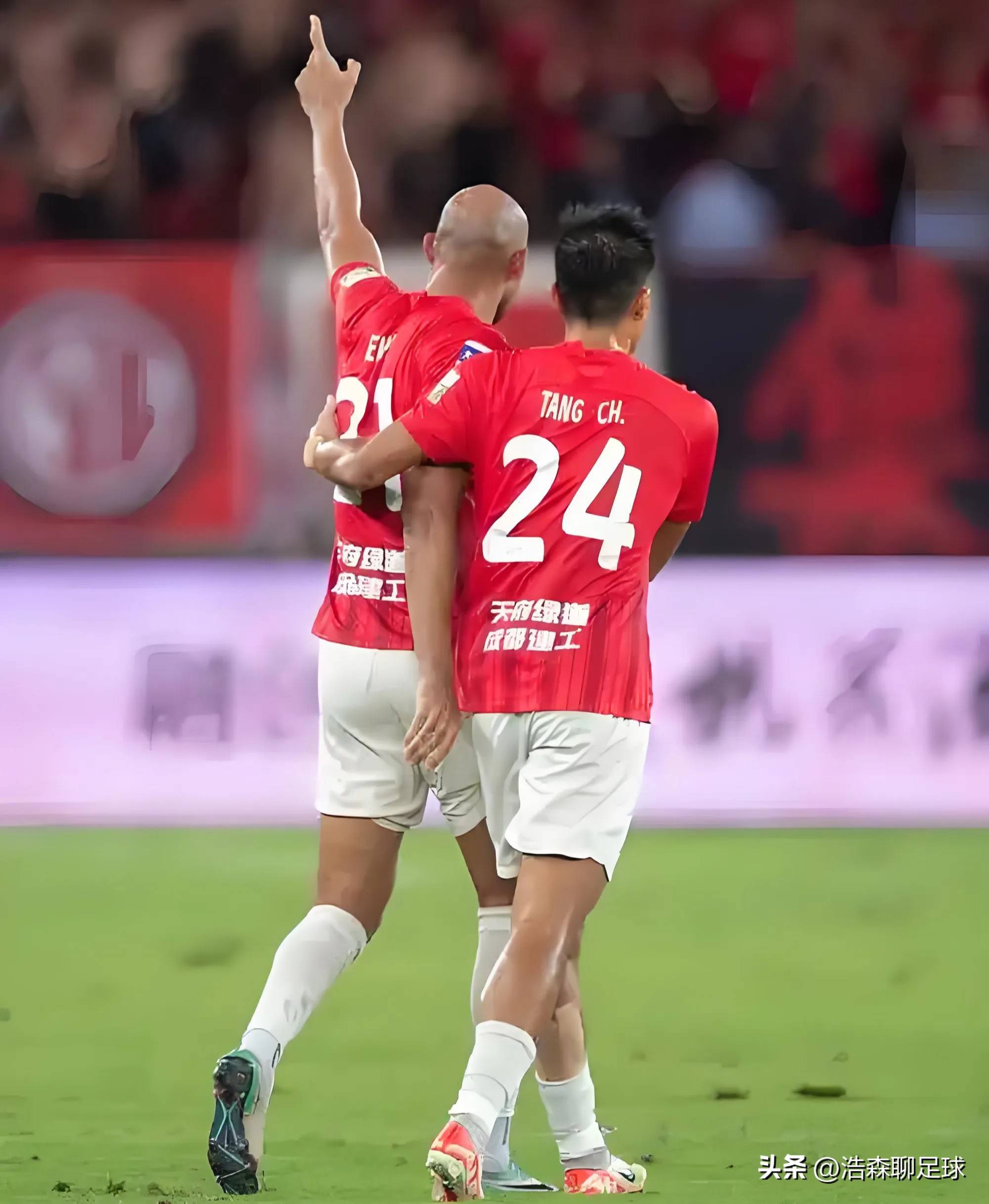 关于窗口期成都蓉城备战中超，防线松动细节曝光，媒体盛赞，身体对抗强度拉满的信息