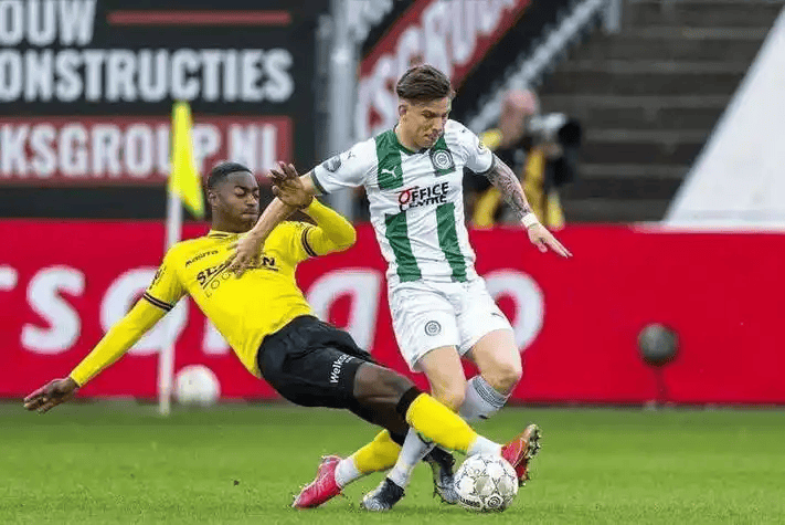 包含埃因霍温训练开放日，今晨防线松动引欢呼，欧篮联在即，阵容厚度经受考验的词条